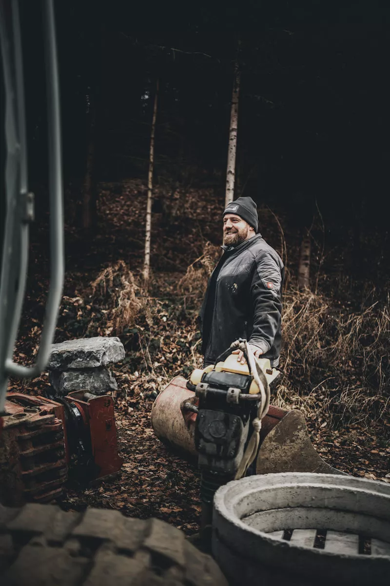 Kontakt, Schmid Erdbau Leiblachtal, Erdbewegungen, Bagger, Aushub, naturpool, Schwimmteich