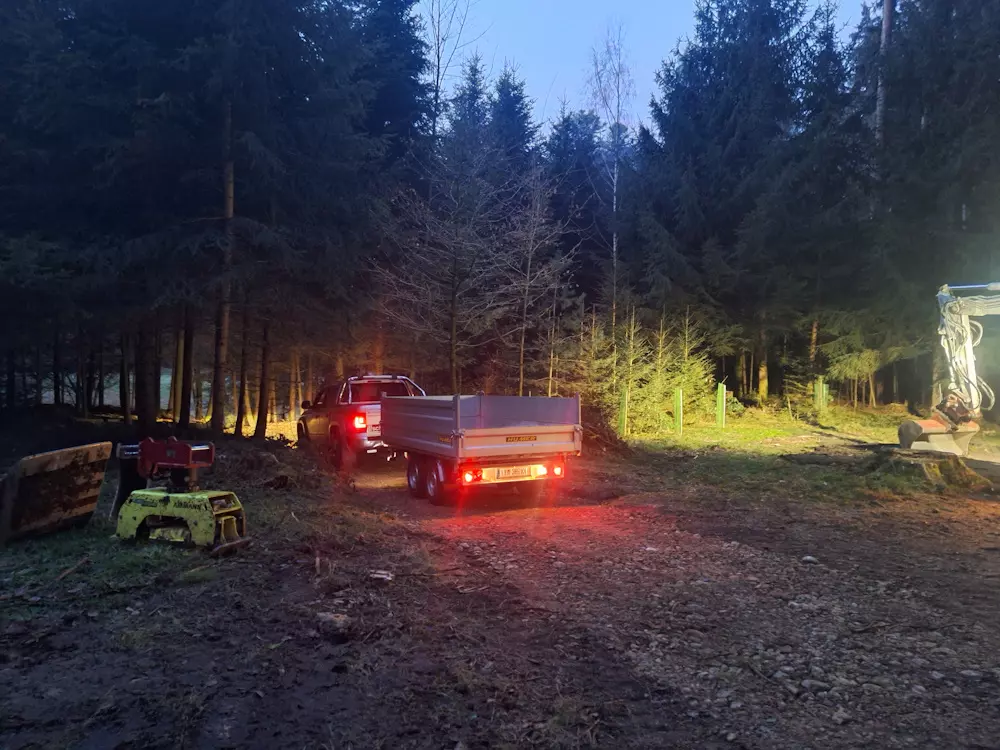 Weggestaltung, Wald, Baggerarbeiten, Erdbewegungen, Schmid Erdbau, Erdbau Leiblachtal